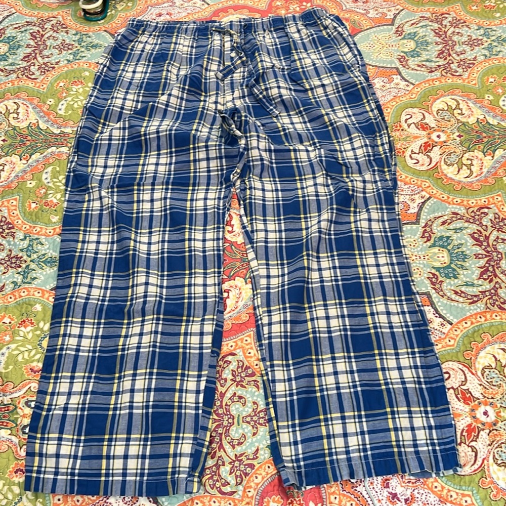 Old navy plaid lounge pants with drawstring and pockets. XL